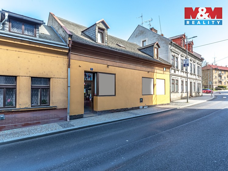 Prodej rodinného domu 223 m², pozemek 182 m² - foto 2