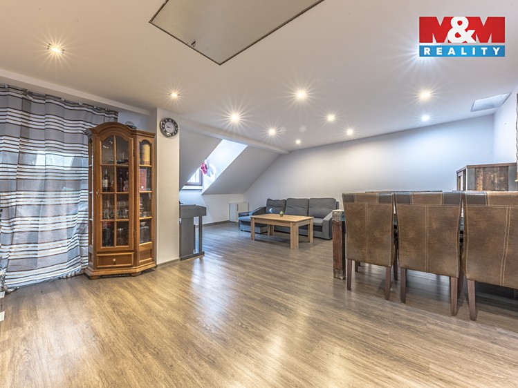 Prodej rodinného domu 223 m², pozemek 182 m² - foto 5