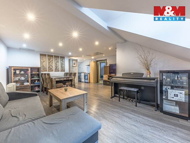 Prodej rodinného domu 223 m², pozemek 182 m² - foto 4