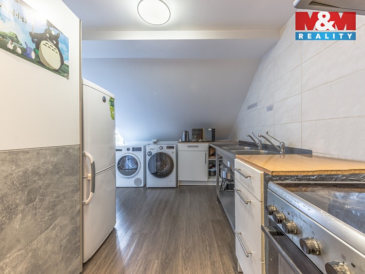 Prodej rodinného domu 223 m², pozemek 182 m² - foto 6