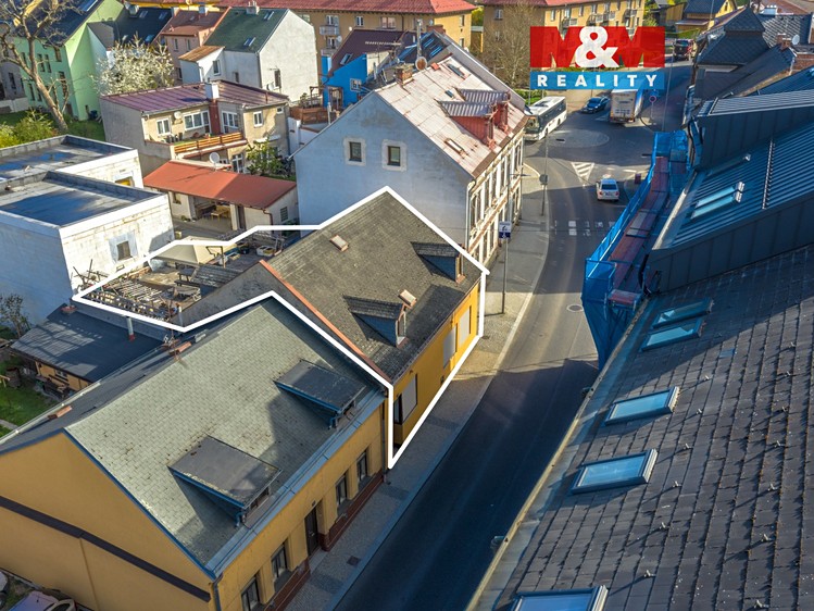 Prodej rodinného domu 223 m², pozemek 182 m² - foto 1