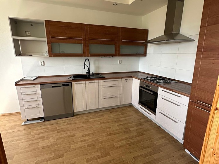 Pronájem bytu 3+1 74 m² - foto 1