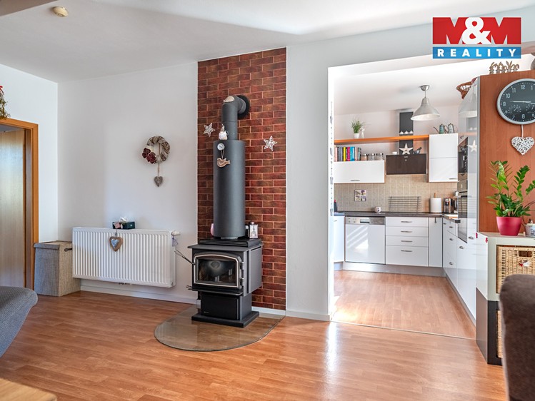 Prodej rodinného domu 107 m², pozemek 298 m² - foto 2