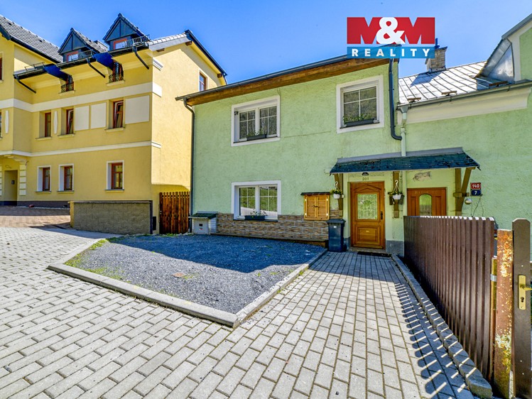 Prodej rodinného domu 142 m², pozemek 750 m² - foto 1