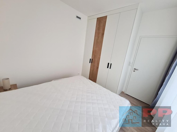 Pronájem bytu 2+kk 33 m² - foto 8