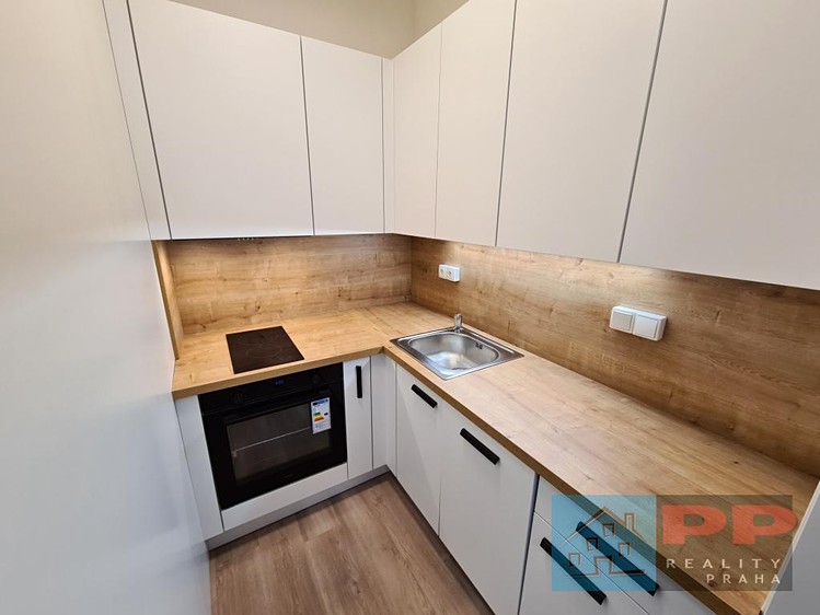 Pronájem bytu 2+kk 33 m² - foto 2