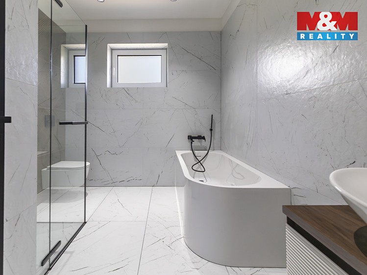 Prodej rodinného domu 114 m², pozemek 951 m² - foto 2