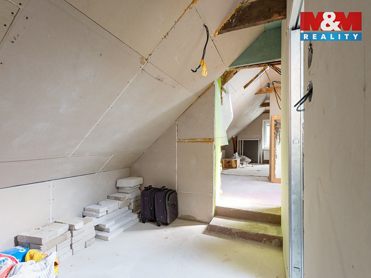 Prodej rodinného domu 240 m², pozemek 458 m² - foto 6