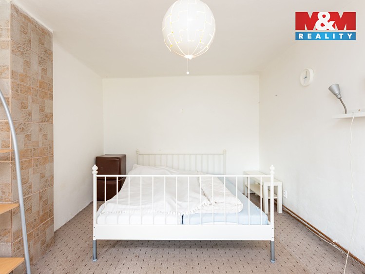 Prodej rodinného domu 240 m², pozemek 458 m² - foto 2