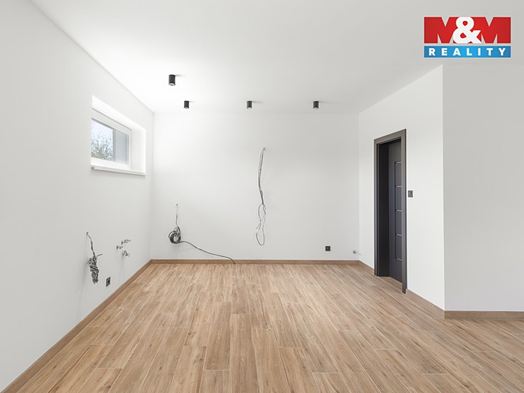 Prodej rodinného domu 114 m², pozemek 950 m² - foto 6