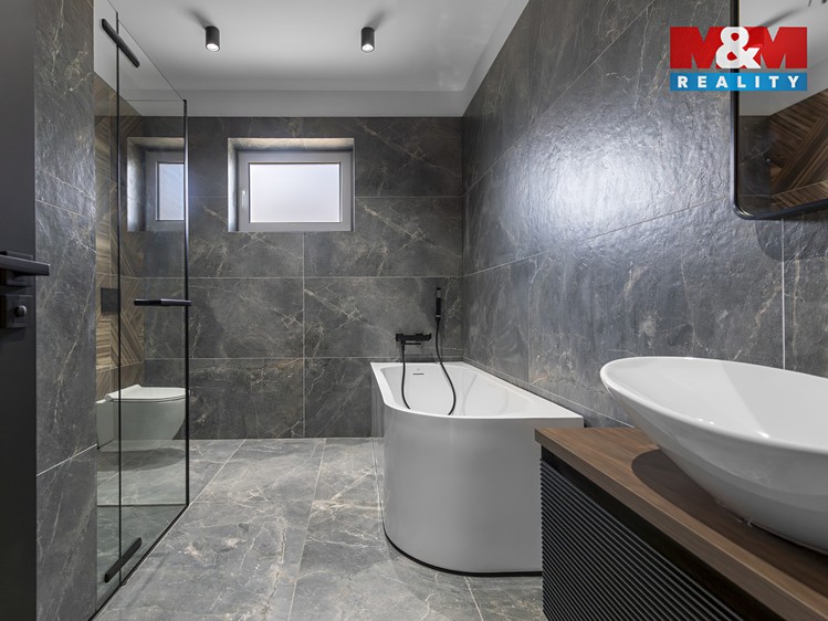 Prodej rodinného domu 114 m², pozemek 950 m² - foto 2