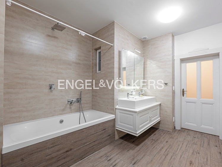 Pronájem bytu 4+kk 115 m² - foto 8