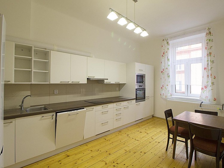 Pronájem bytu 2+1 64 m² - foto 1