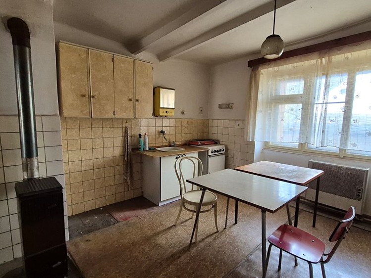 Prodej rodinného domu 240 m², pozemek 1 038 m² - foto 4