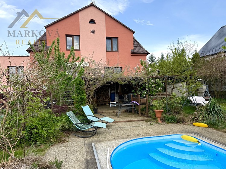 Prodej rodinného domu 234 m², pozemek 1 224 m² - foto 1