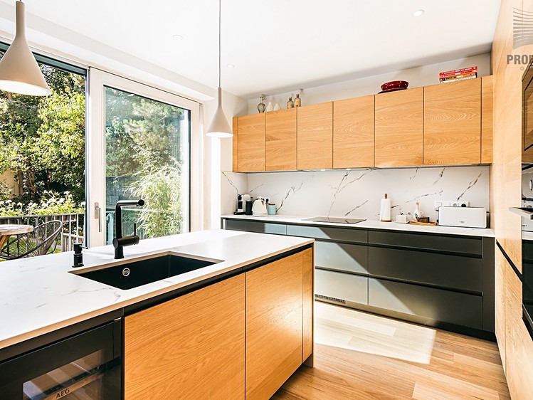 Prodej rodinného domu 287 m², pozemek 582 m² - foto 6