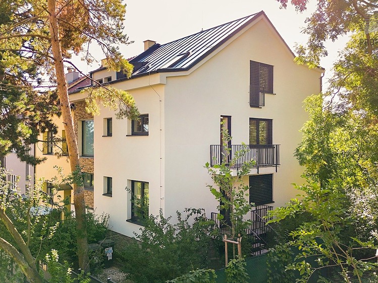 Prodej rodinného domu 287 m², pozemek 582 m² - foto 2