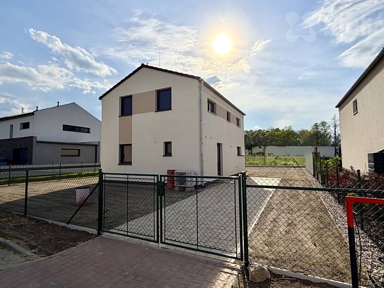 Prodej rodinného domu 108 m², pozemek 493 m² - foto 1