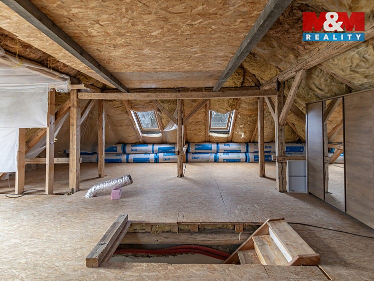 Prodej rodinného domu 232 m², pozemek 1 131 m² - foto 5