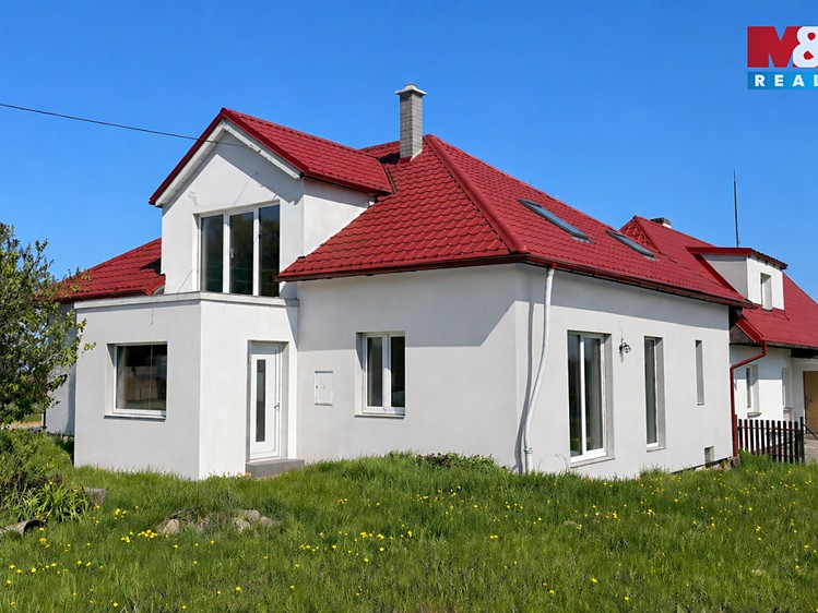 Prodej rodinného domu 232 m², pozemek 1 131 m² - foto 2