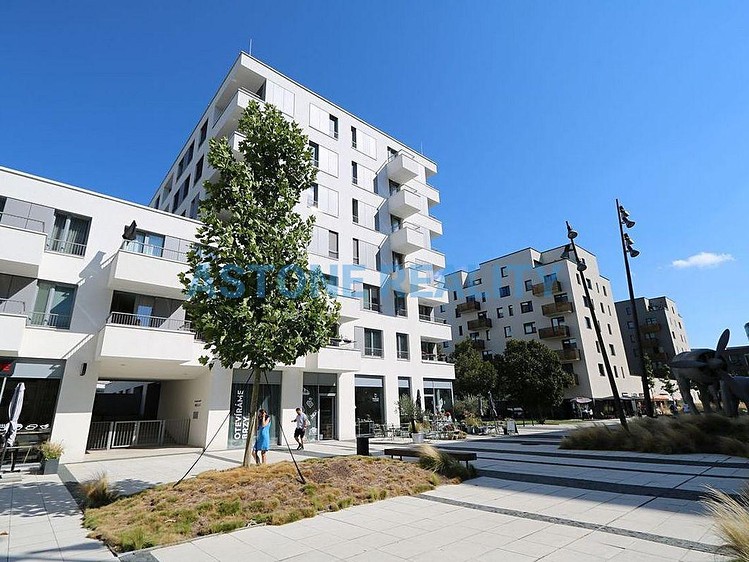 Pronájem bytu 2+kk 55 m² - foto 1