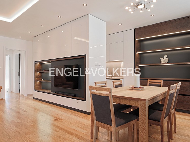 Pronájem bytu 4+kk 140 m² - foto 3