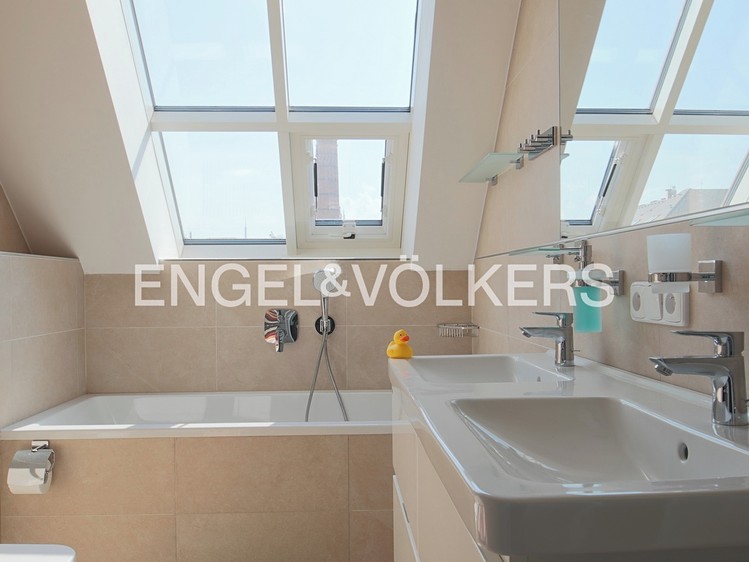 Pronájem bytu 4+kk 140 m² - foto 7
