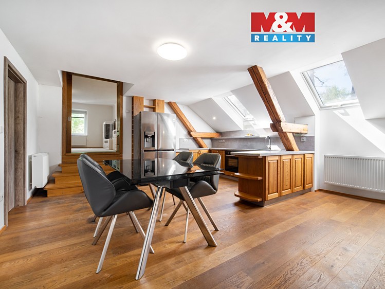 Prodej rodinného domu 290 m², pozemek 1 428 m² - foto 1