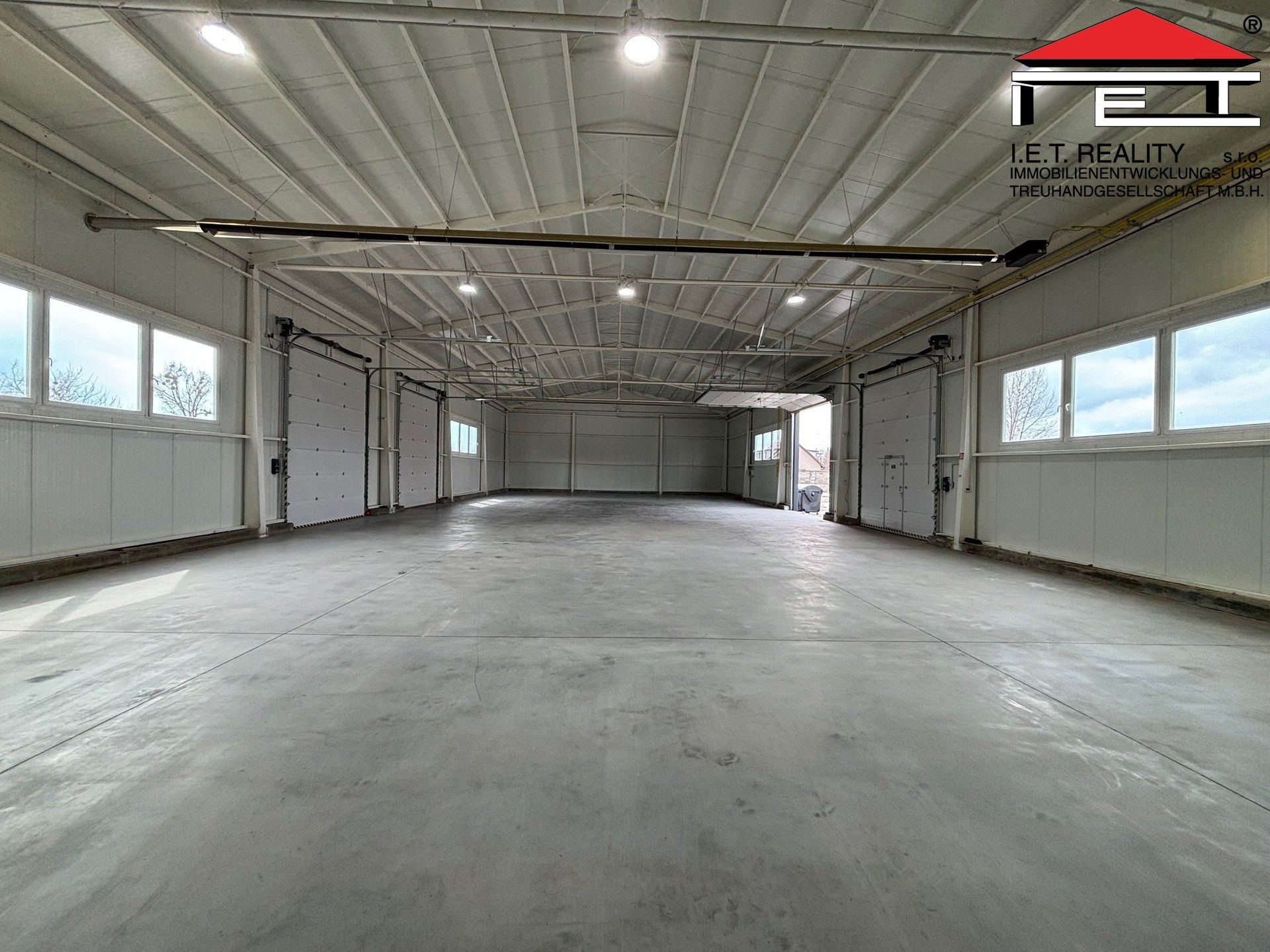 Pronájem komerčního prostoru 576 m² - foto 7
