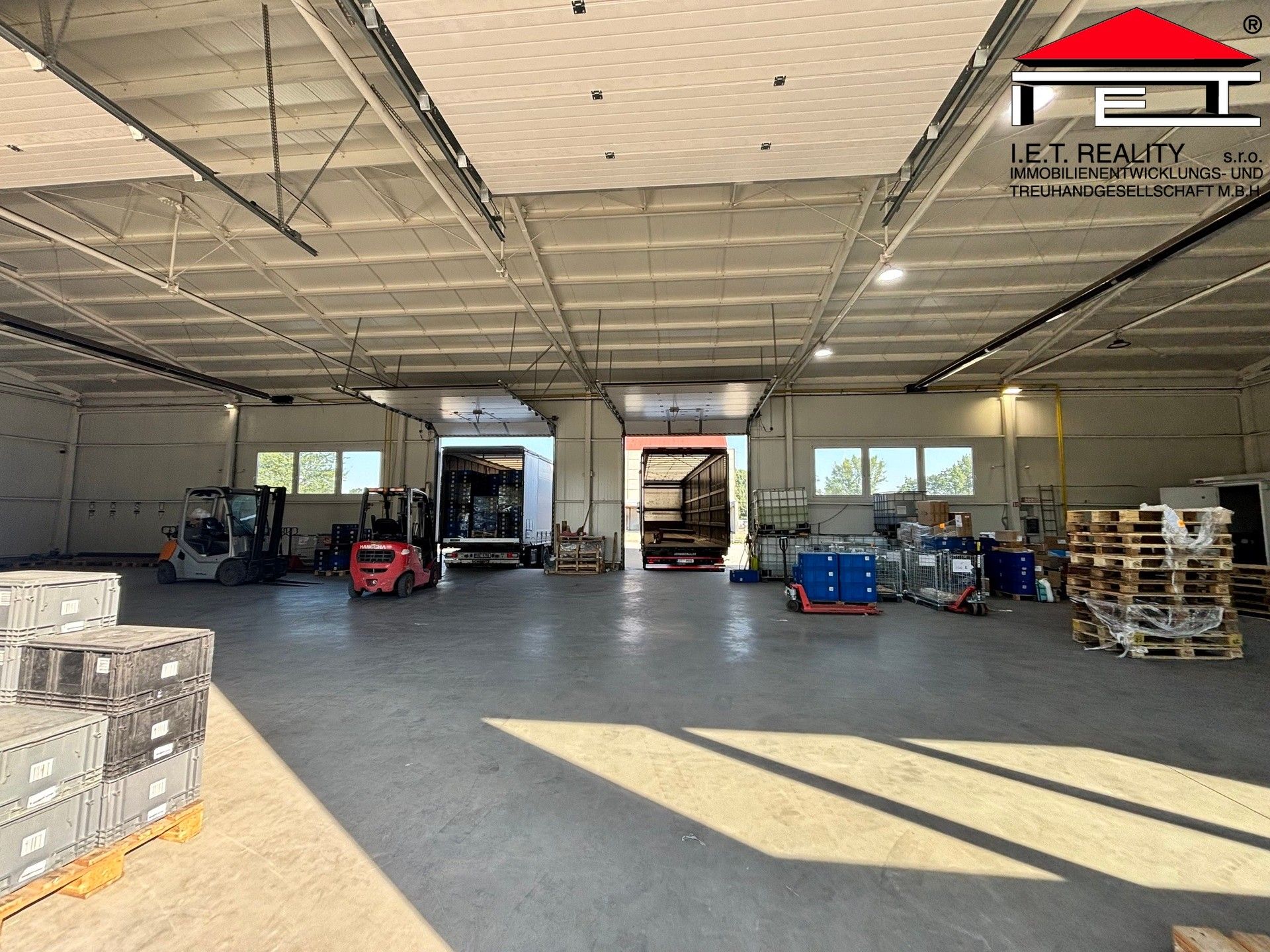 Pronájem komerčního prostoru 576 m² - foto 3