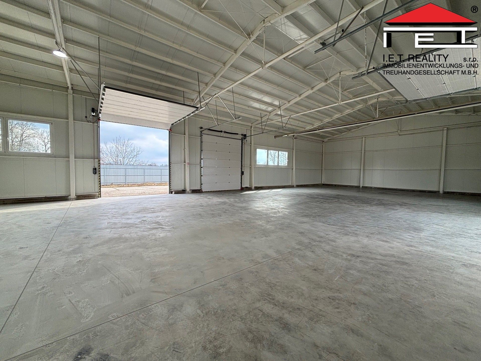 Pronájem komerčního prostoru 576 m² - foto 9