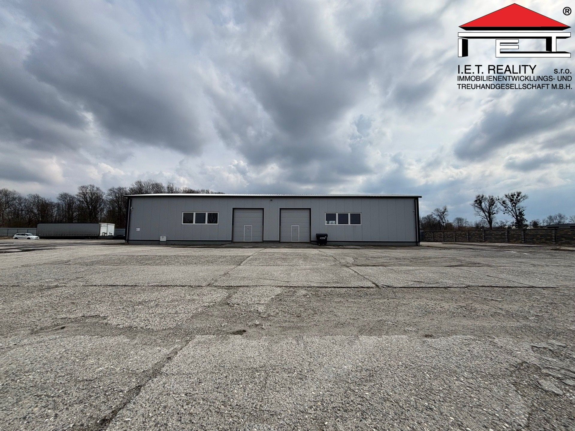 Pronájem komerčního prostoru 576 m² - foto 14