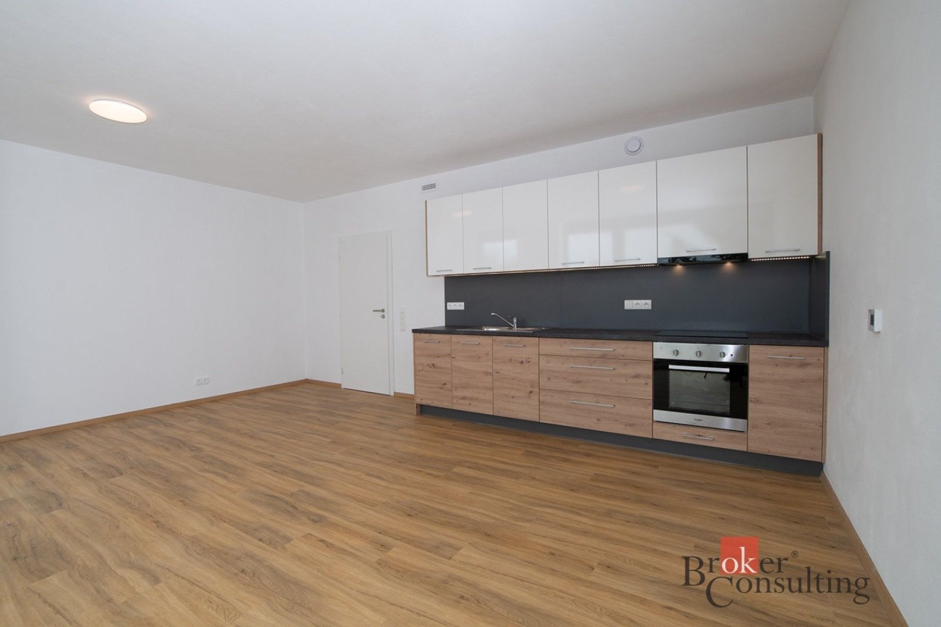 Pronájem bytu 1+kk 37 m² - foto 1
