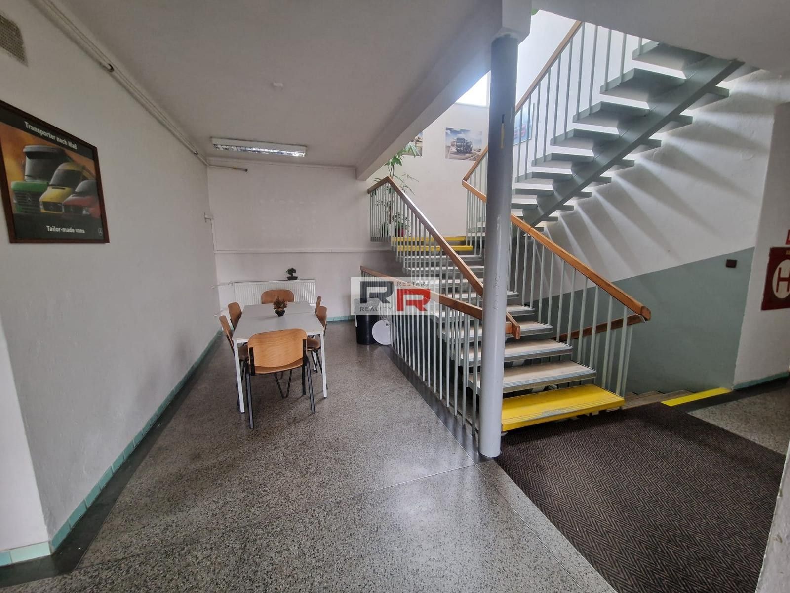 Pronájem komerčního prostoru 483 m² - foto 1
