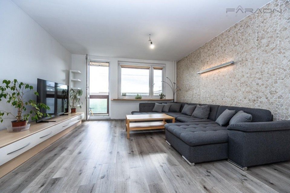 Pronájem bytu 3+1 74 m² - foto 1