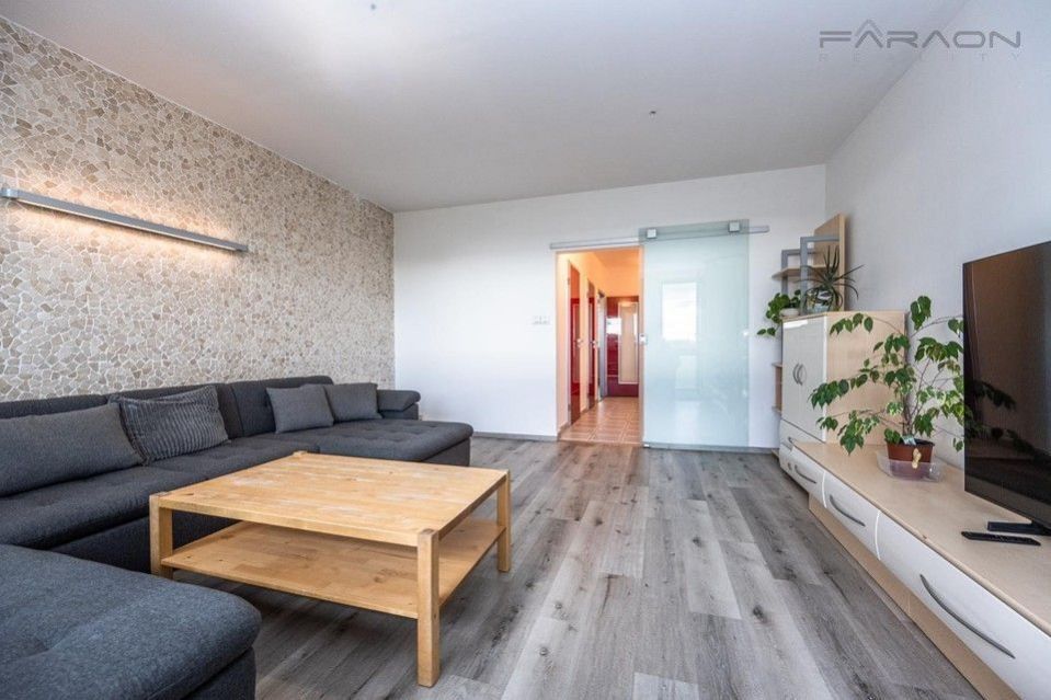 Pronájem bytu 3+1 74 m² - foto 2