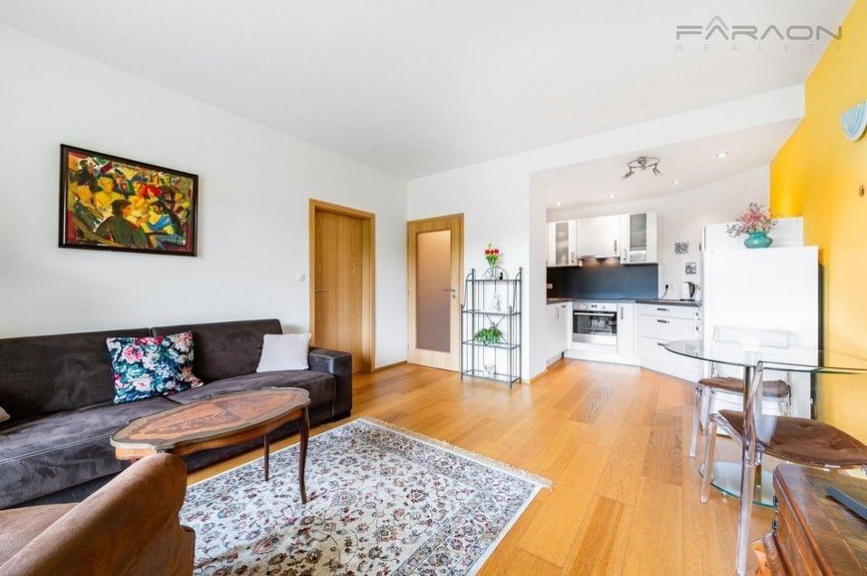 Pronájem bytu 2+kk 50 m² - foto 1