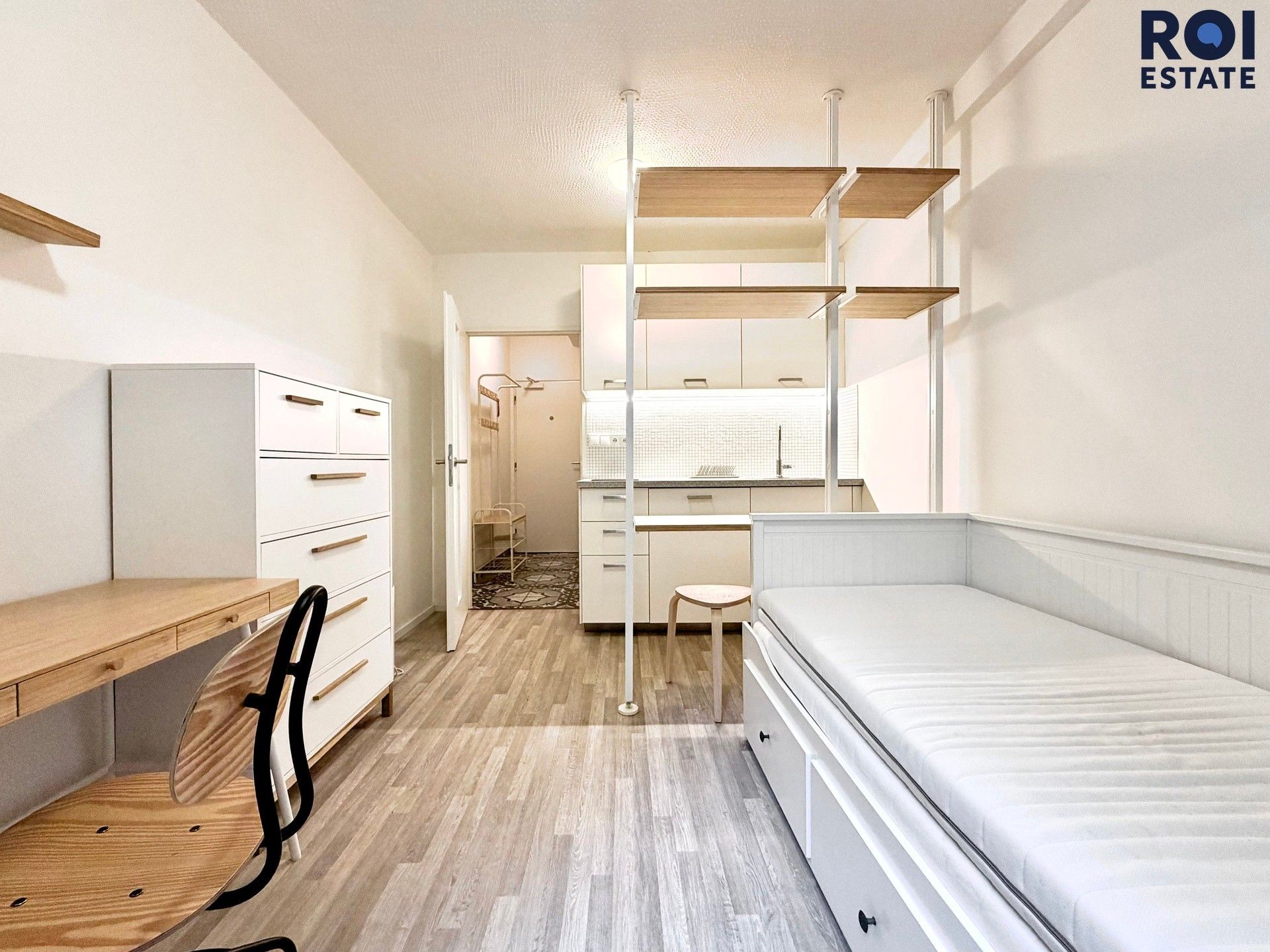 Pronájem bytu 1+kk 27 m² - foto 1