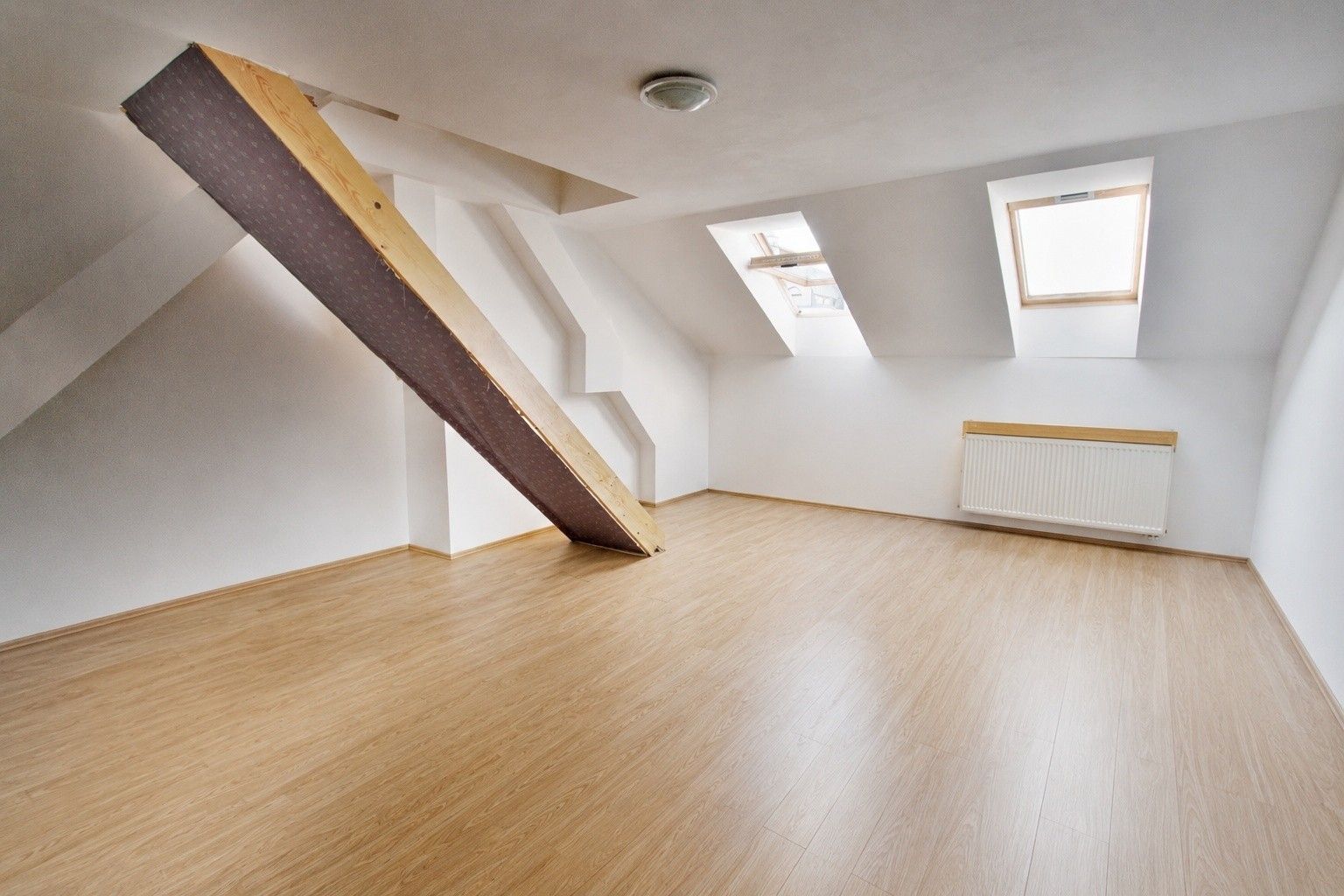 Pronájem bytu 3+1 75 m² - foto 2