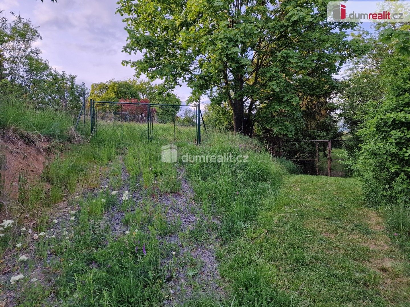 Prodej pozemku 2238 m² - foto 1