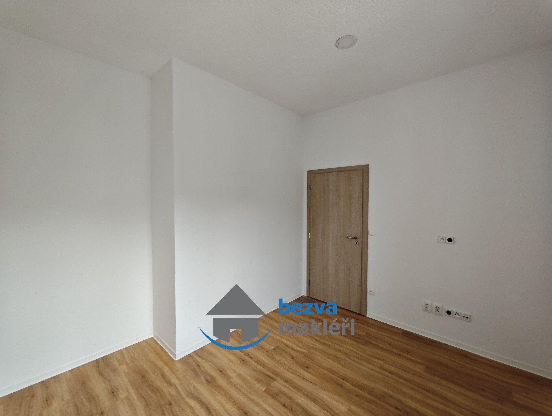 Pronájem bytu 2+kk 42 m² - foto 4
