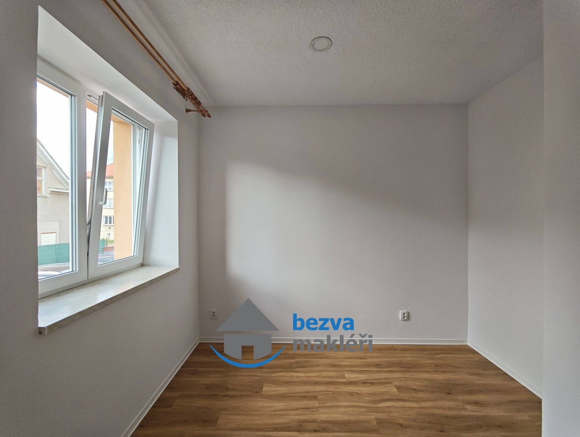 Pronájem bytu 2+kk 42 m² - foto 3