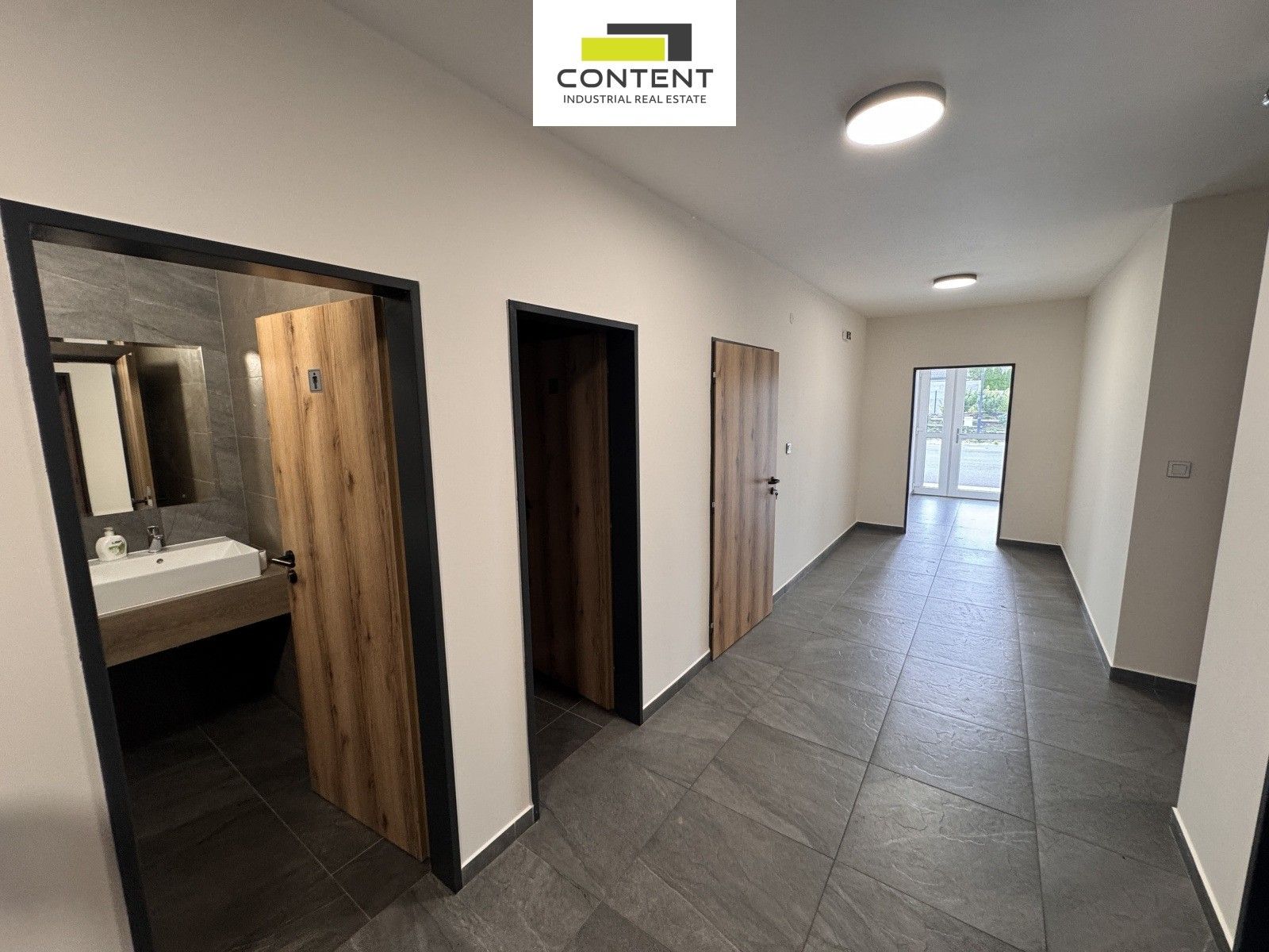 Pronájem komerčního prostoru 1890 m² - foto 5