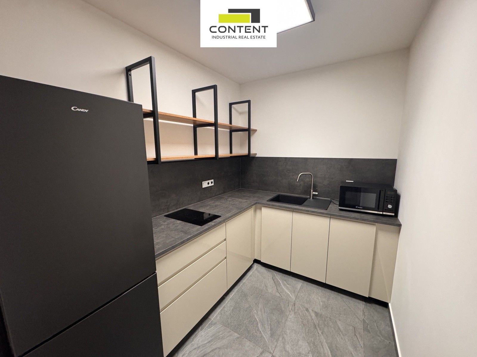 Pronájem komerčního prostoru 1890 m² - foto 16