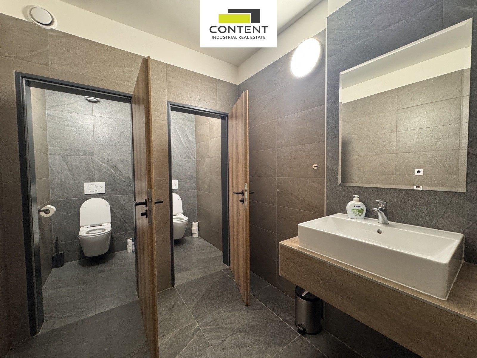 Pronájem komerčního prostoru 1890 m² - foto 17