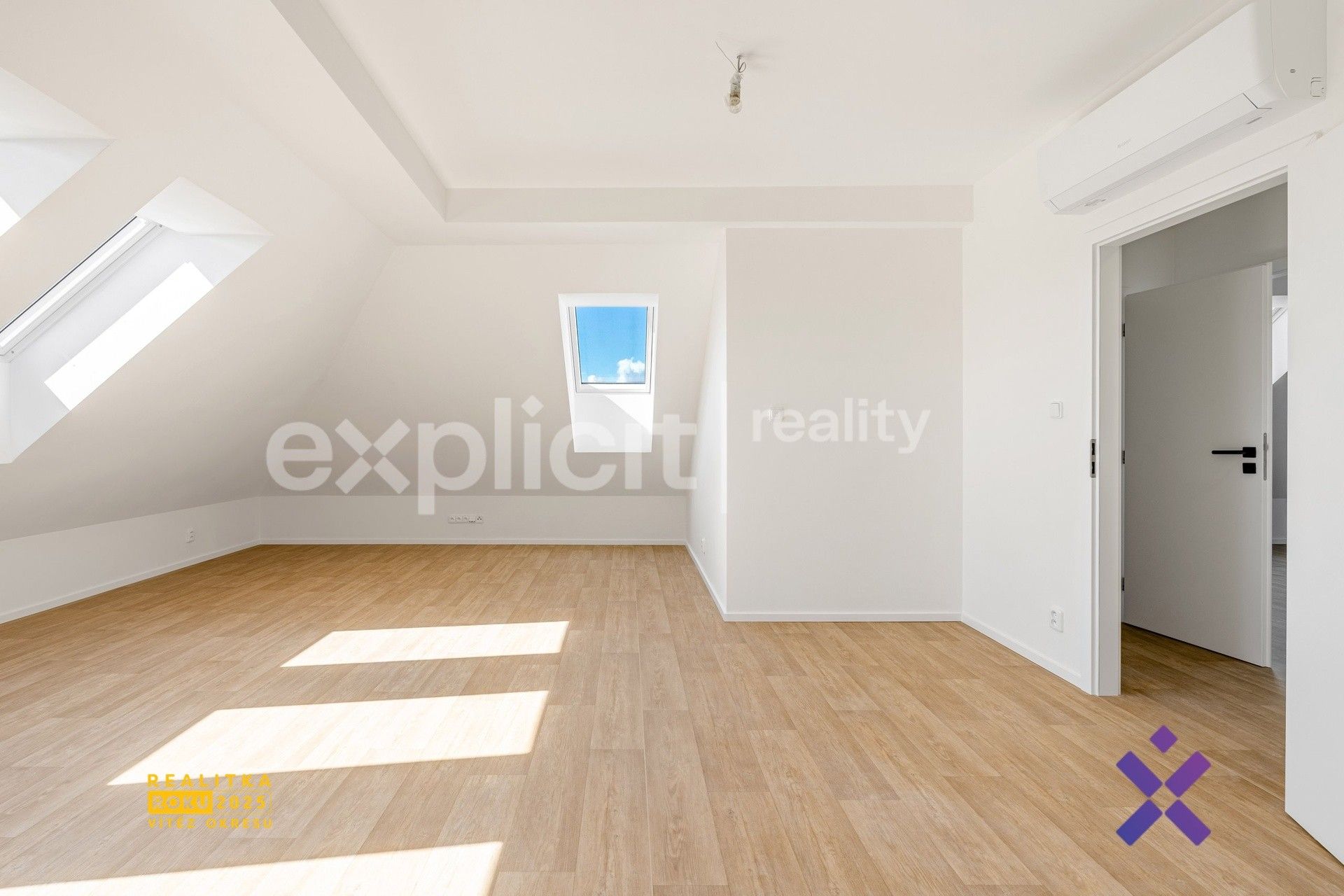 Pronájem bytu 3+kk 94 m² - foto 3
