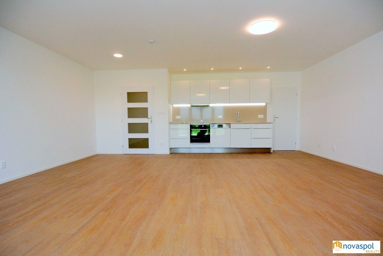 Pronájem bytu 4+kk 145 m² - foto 1