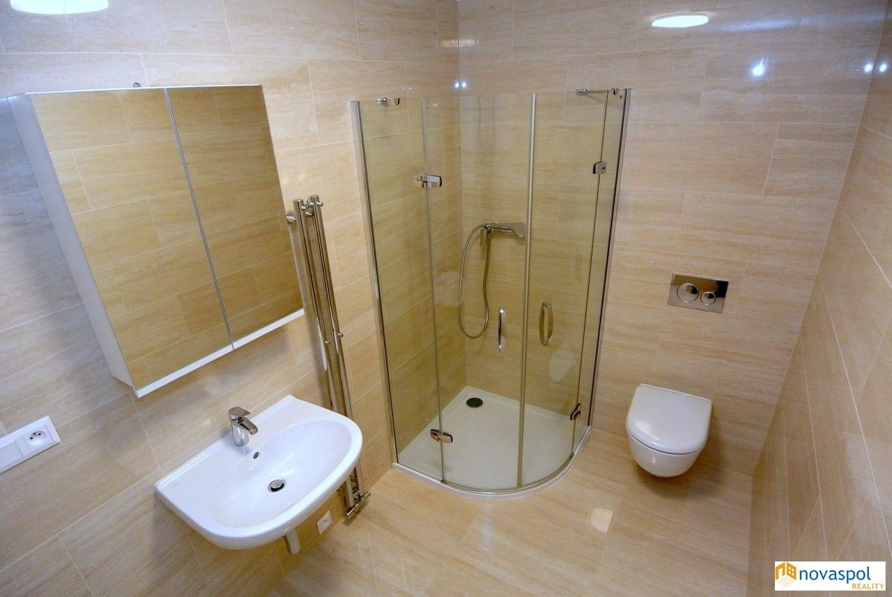 Pronájem bytu 4+kk 145 m² - foto 7