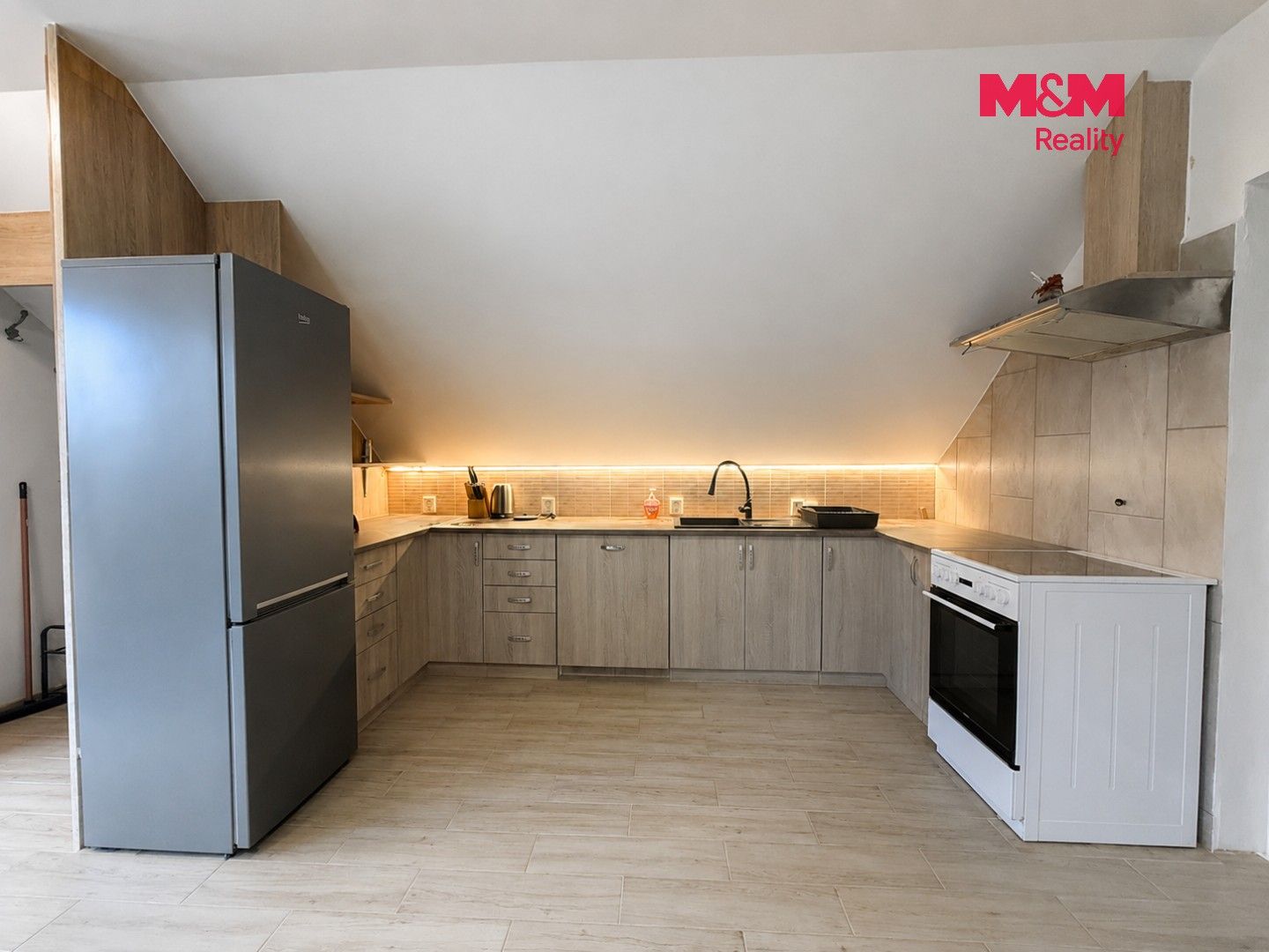 Pronájem bytu 4+kk 100 m² - foto 3