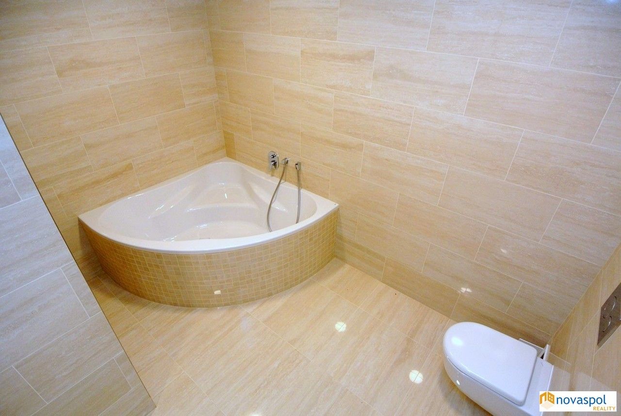 Pronájem bytu 4+kk 145 m² - foto 12